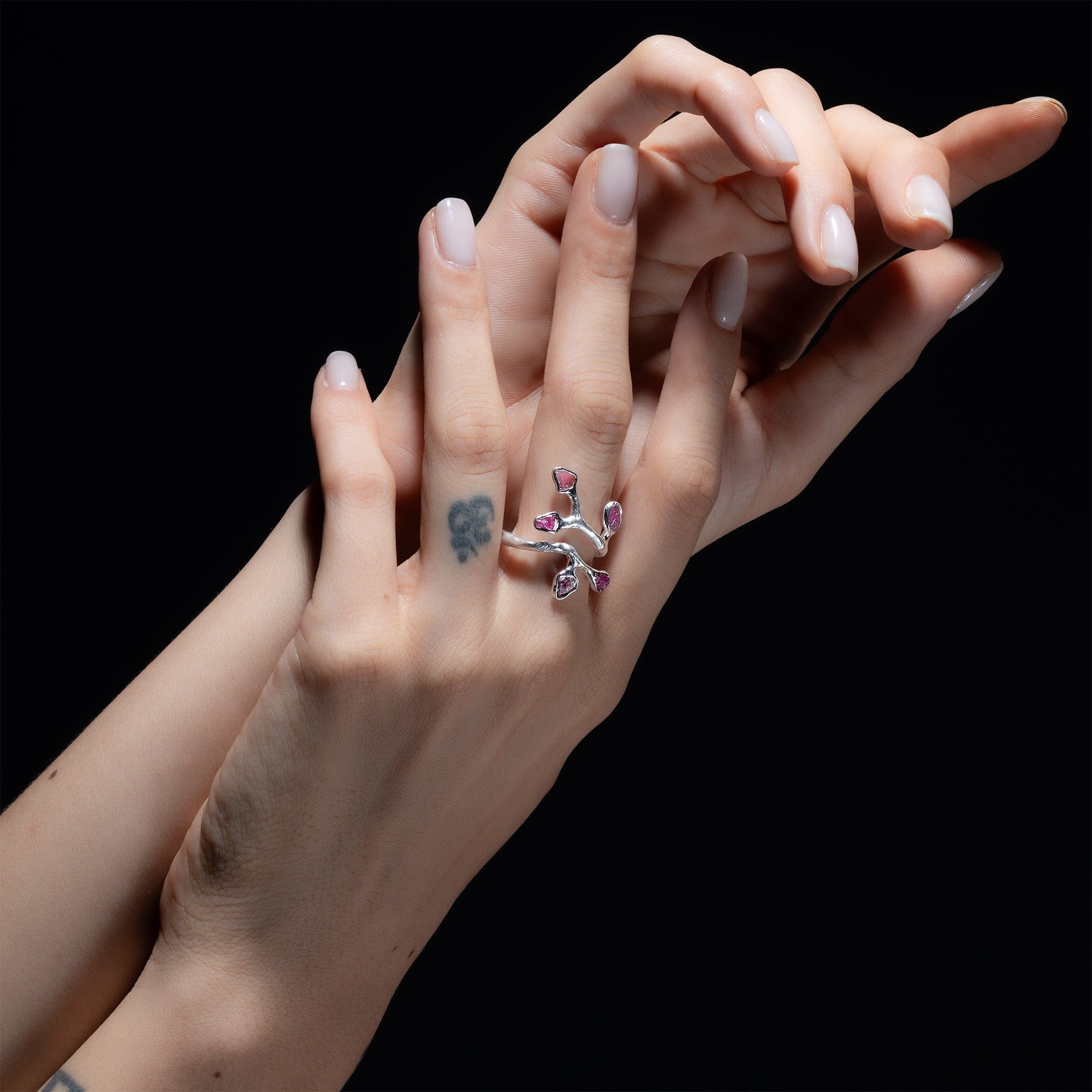 Tinta Nature-Inspired Sterling Silver Ring with Raw Ruby